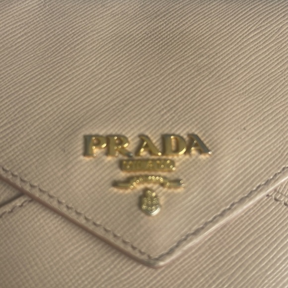 Authentic Prada Saffiano leather envelope wallet
Beige Color - Picture 7 of 13